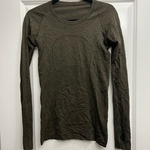 Lululemon long sleeve top size 6